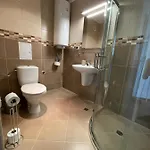 Izida Palace מלון דירות 3*