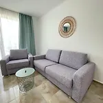 Izida Palace סאני ביץ'