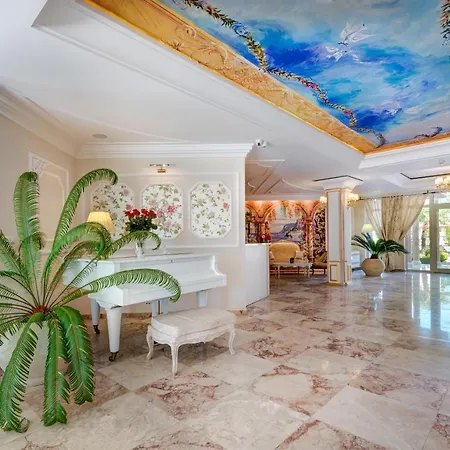 Izida Palace Ξενοδοχείο με διαμερίσματα 3*