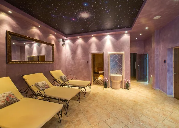 Izida Palace מלון דירות