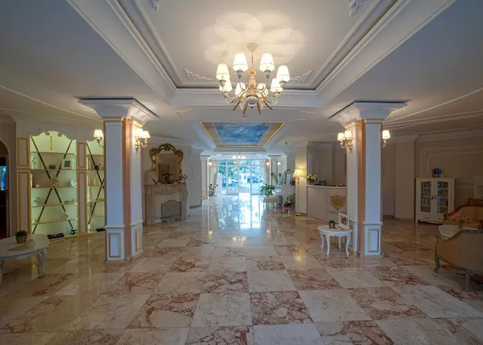 Izida Palace 3*