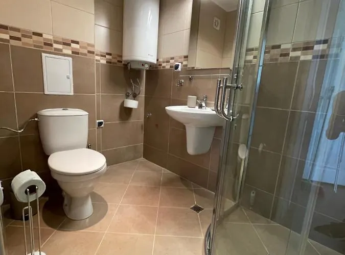 Izida Palace מלון דירות 3*