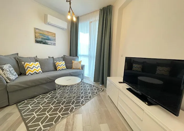 Izida Palace מלון דירות סאני ביץ'