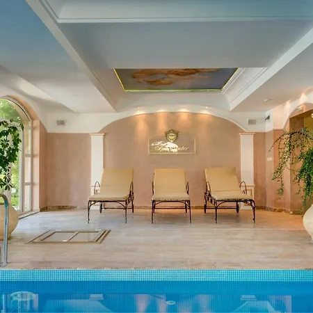 Izida Palace Lägenhetshotell 3*