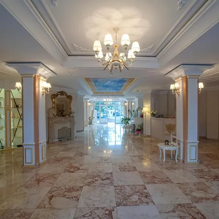 Izida Palace 3*