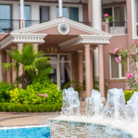 Izida Palace Lägenhetshotell 3*