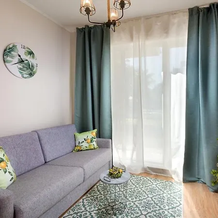 Izida Palace アパートホテル