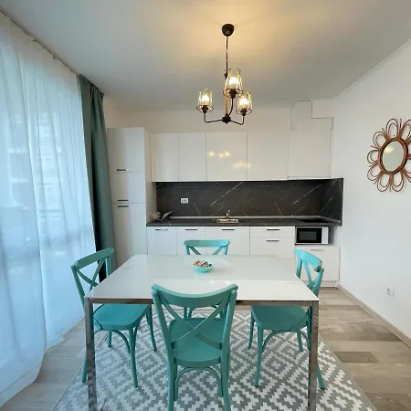 Izida Palace アパートホテル 3*